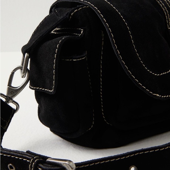 ๐บ๐ 2025 FREE PEOPLE Gone viral Wylie Suede Black Saddle Bag Boho Crossbody - Picture 3 of 8